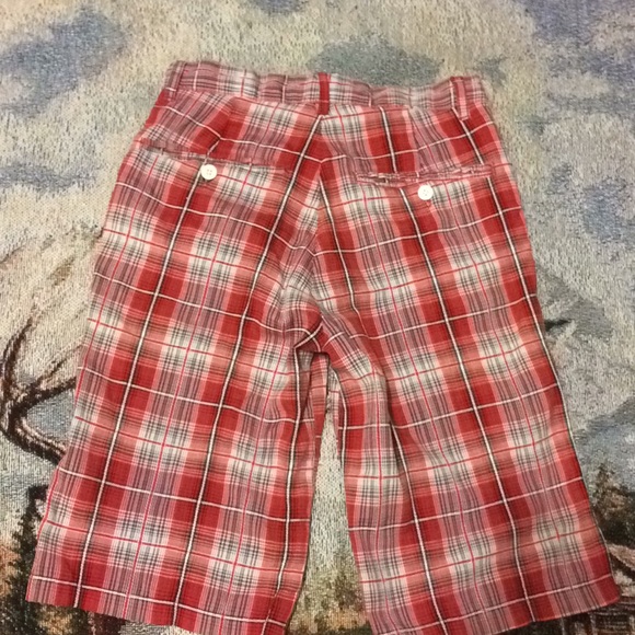 Red casual shorts - Picture 2 of 3